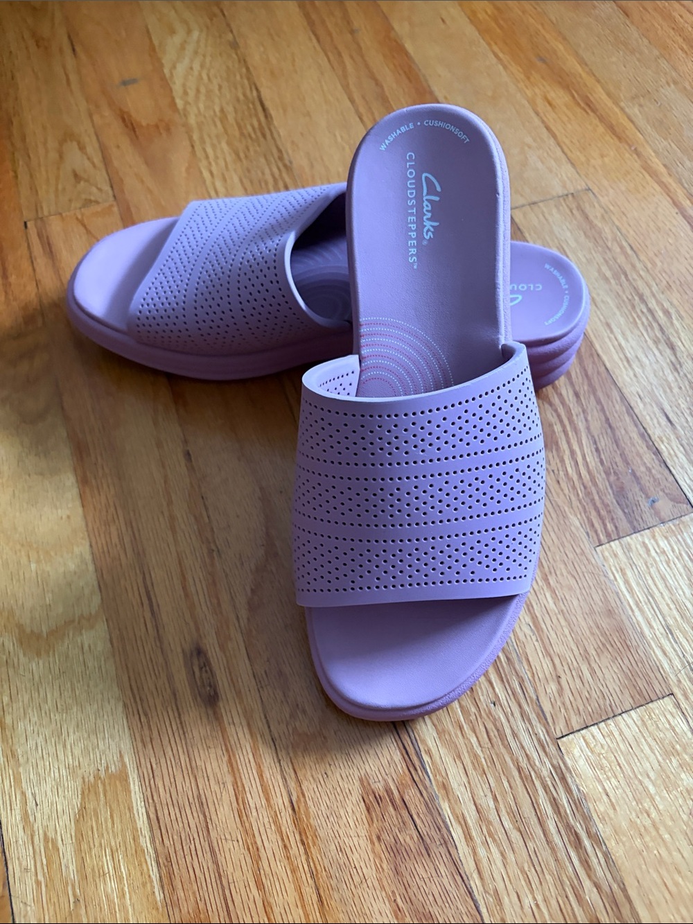 Final sale -nwt-women’s Clarks Lavender Perforated Slide Sandals - Women